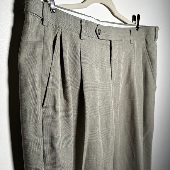 Izod Pleated Plaid 36x34 Greige pants - Picture 4 of 10